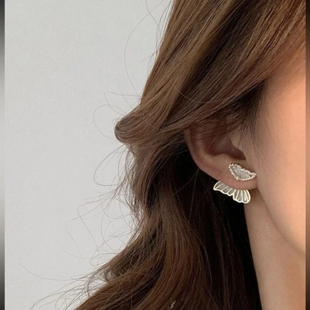 3/$18 Butterfly double sided earrings - Picture 1 of 4